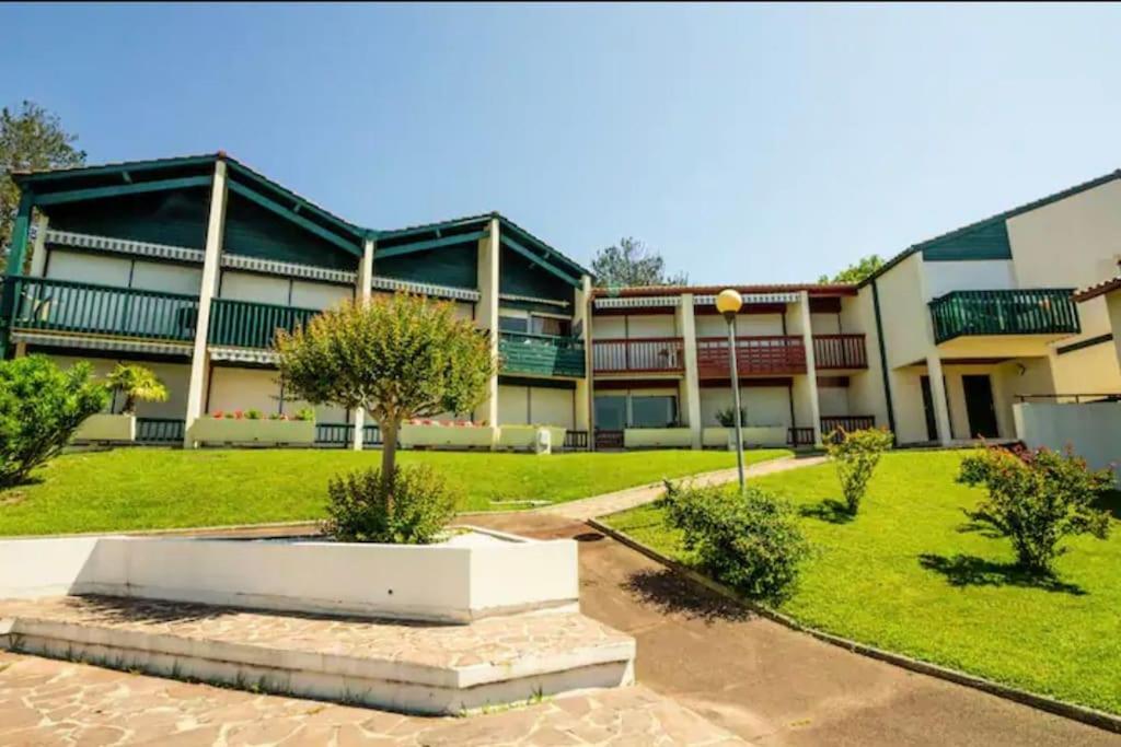 Caporizon-Baillenia-T1 Vue Montagne - Piscine St Jean De Luz Apartment Saint-Jean-de-Luz Bagian luar foto